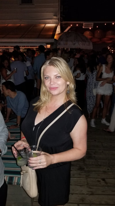 Woman from NYC out in the Hamptons during her weekend beach vacation 