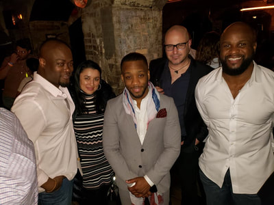 A group of friends at the best party in Manhattan for NYC singles. 